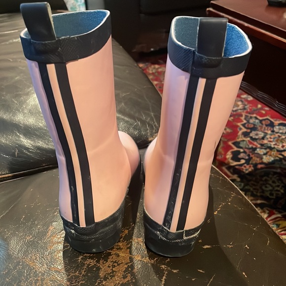 Hatley - Picture 3 of 3